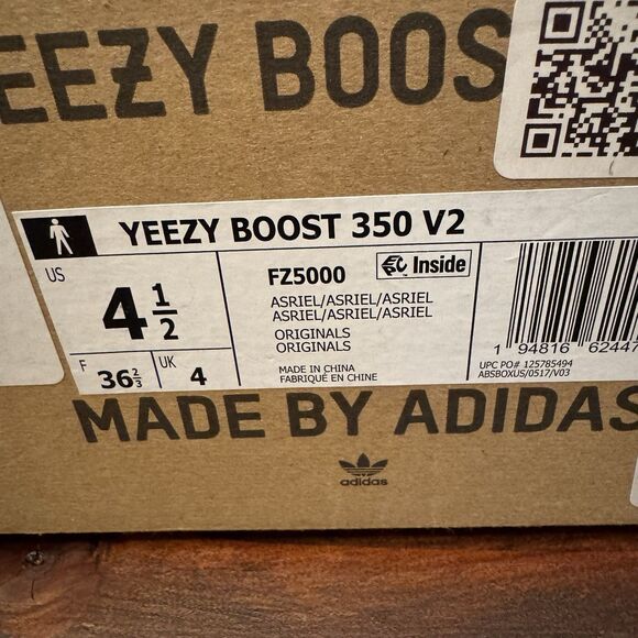 Adidas Yeezy Boost 350 V2 Carbon Shoes main image 4
